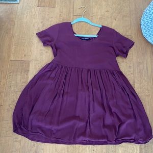 This is a Brandy Melville dress - one size fits all. In a maroon color!!
